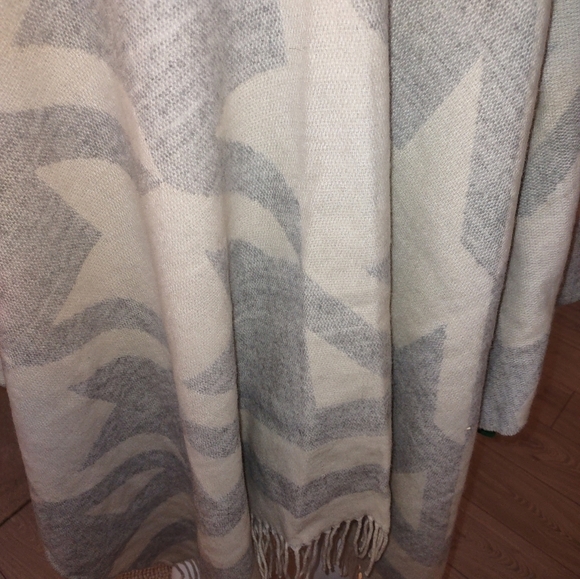 Bnwt R W AND CO WRAP - Picture 4 of 6